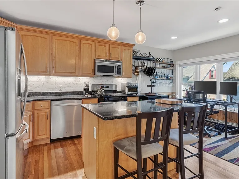 17B Bonair St #17B — Photo 6