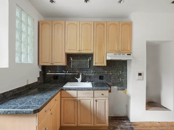 208 East 90th Street image 10 of 11