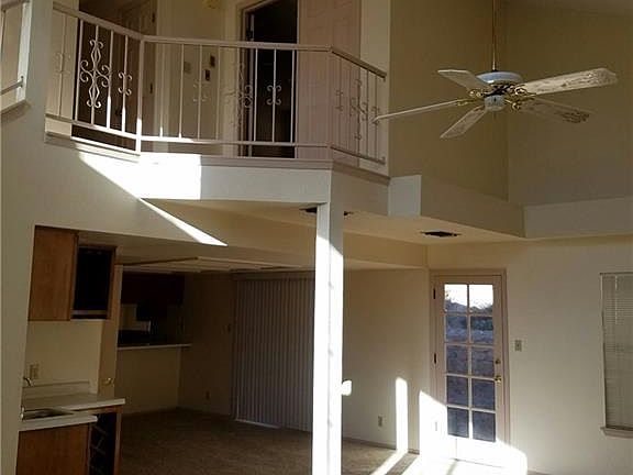 3rd image of 509 Castlerock Ln