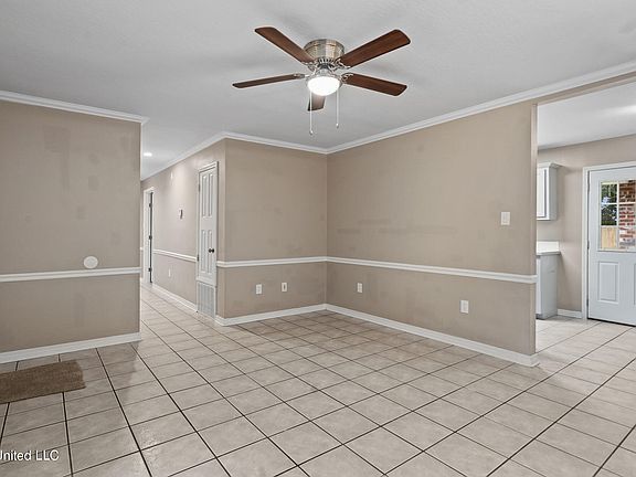 4th image of 108 N Island View Ave #A