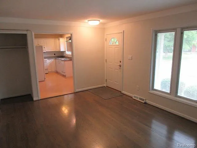 1236 Jenifer Ave — Photo 3