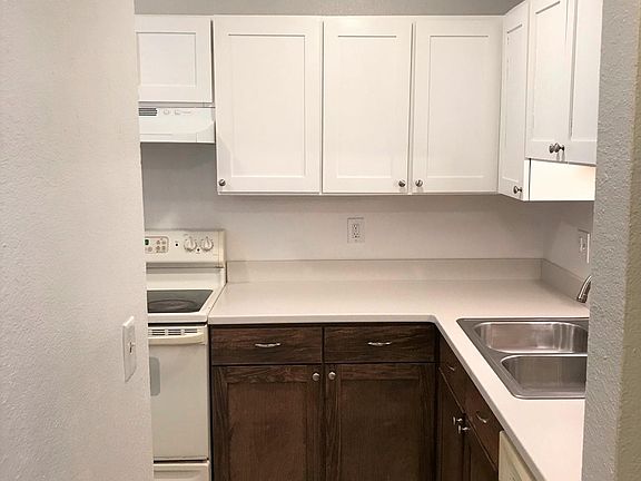 5th image of 646 W Collins St #646
