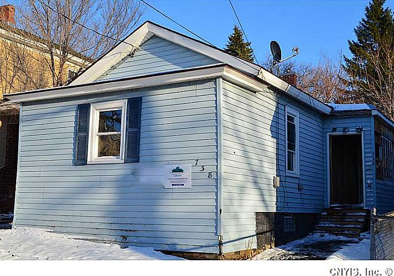 1st image of 738 E Laurel St