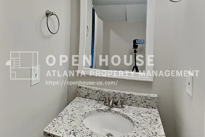 2100 Glenridge Ct — Photo 17