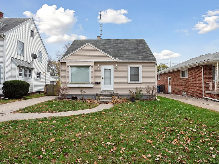 35 W Capistrano Ave — Photo 1
