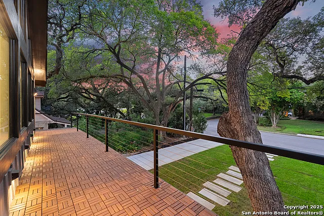 4 bed, 3.5 bath, 3200 sqft, $8,500 — Photo 3