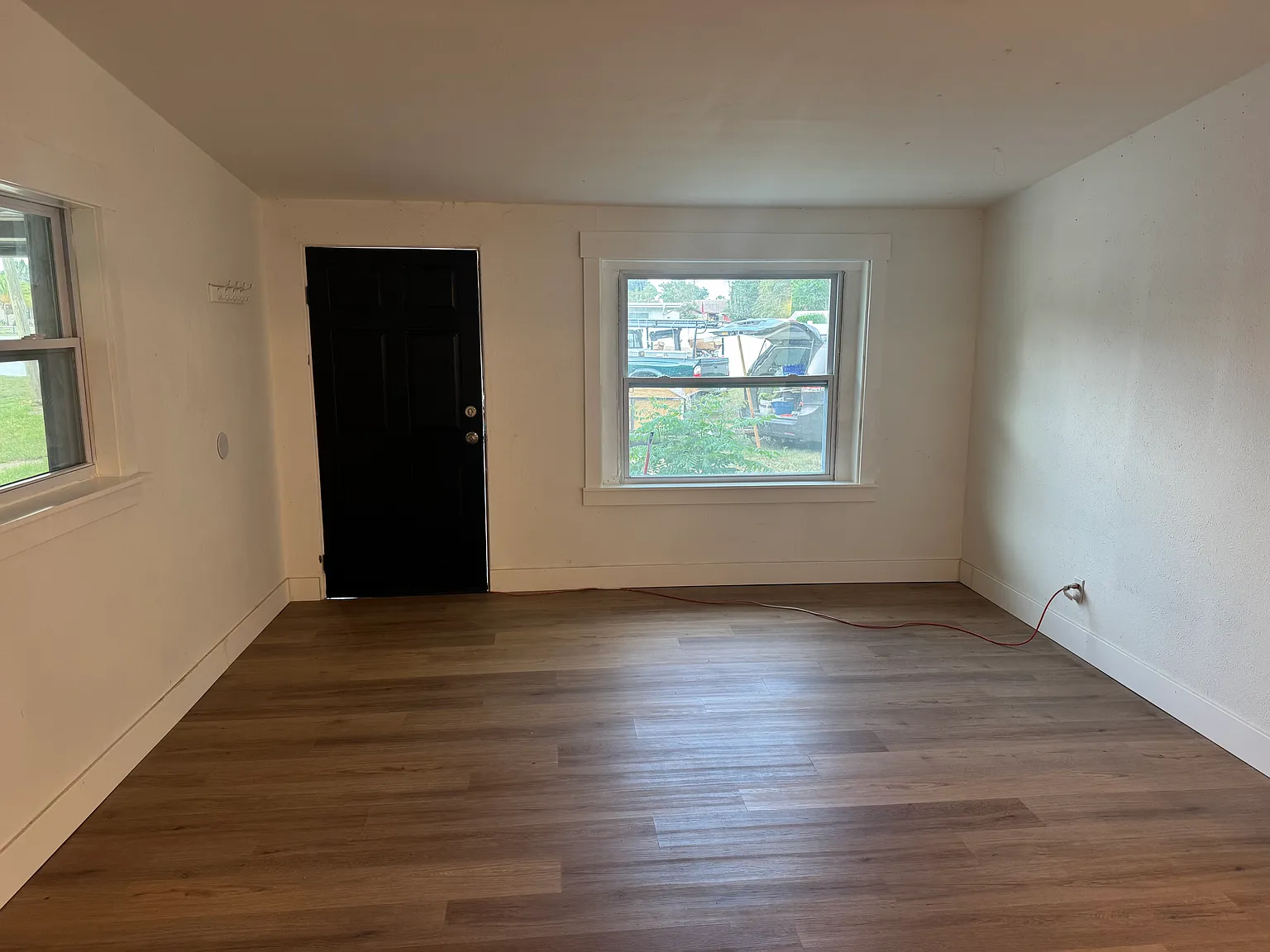 2121 Greenway Drive — Photo 3