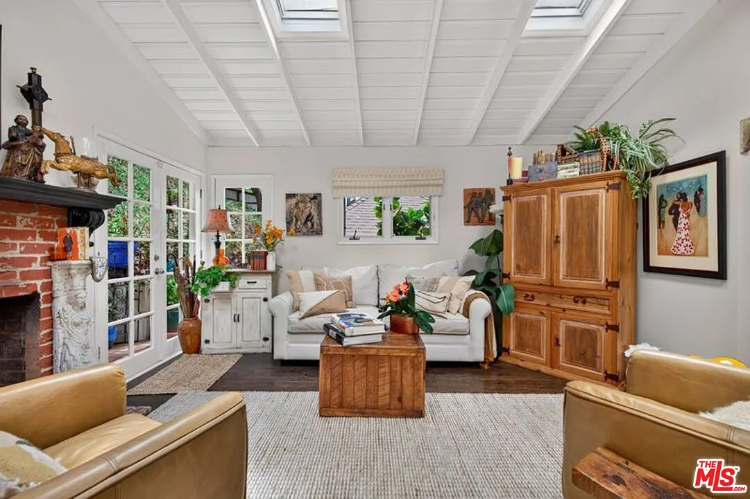 2 bed, 2.0 bath, 1200 sqft, $6,800 — Photo 4
