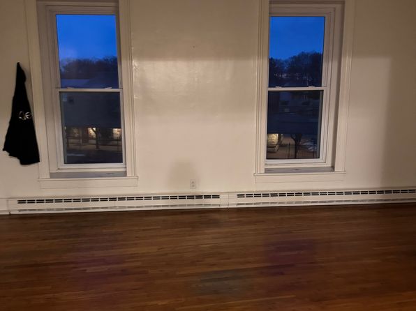 19 Hudson Ave, Chatham, NY 12037