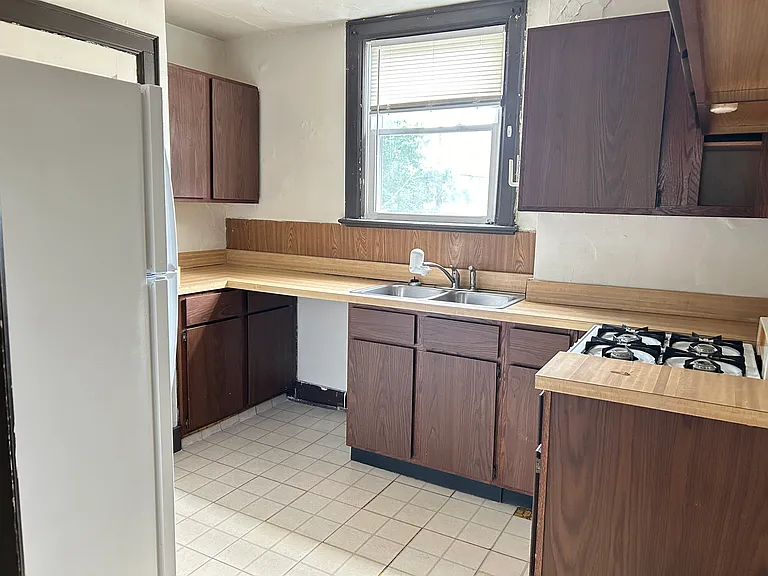 1385 Northwest Blvd #C — Photo 5