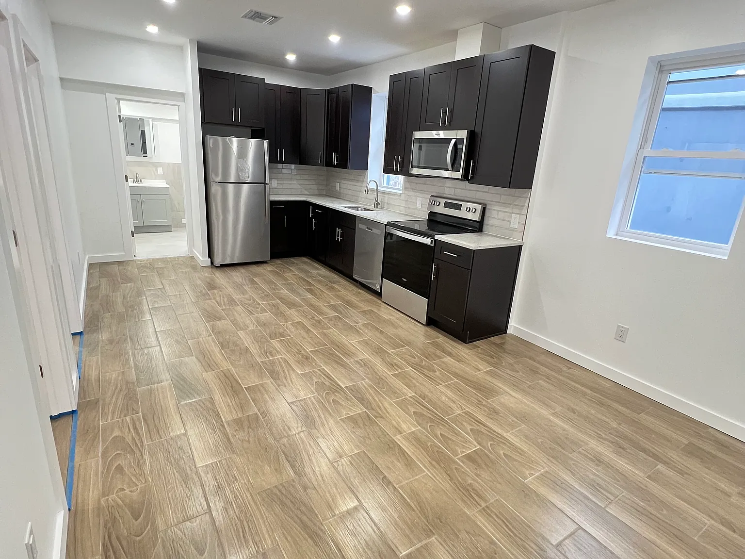 2 bed, 800 sqft, $2,450 — Photo 1