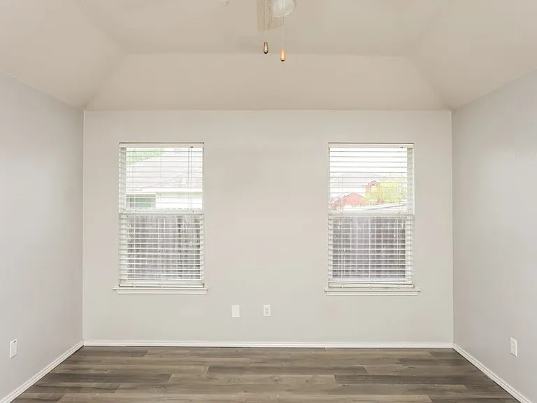 433 Heritage Dr — Photo 11