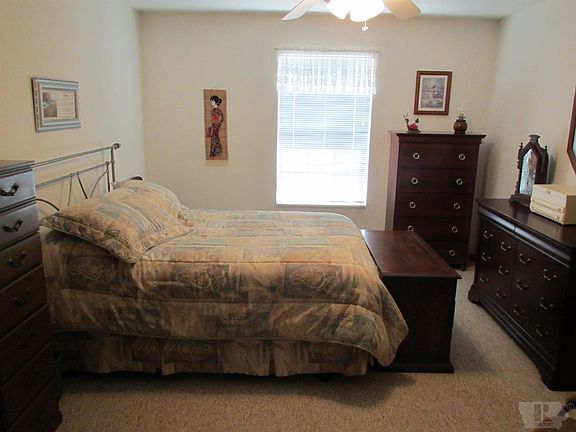 2nd image of 1806 E Ravenwood Ln