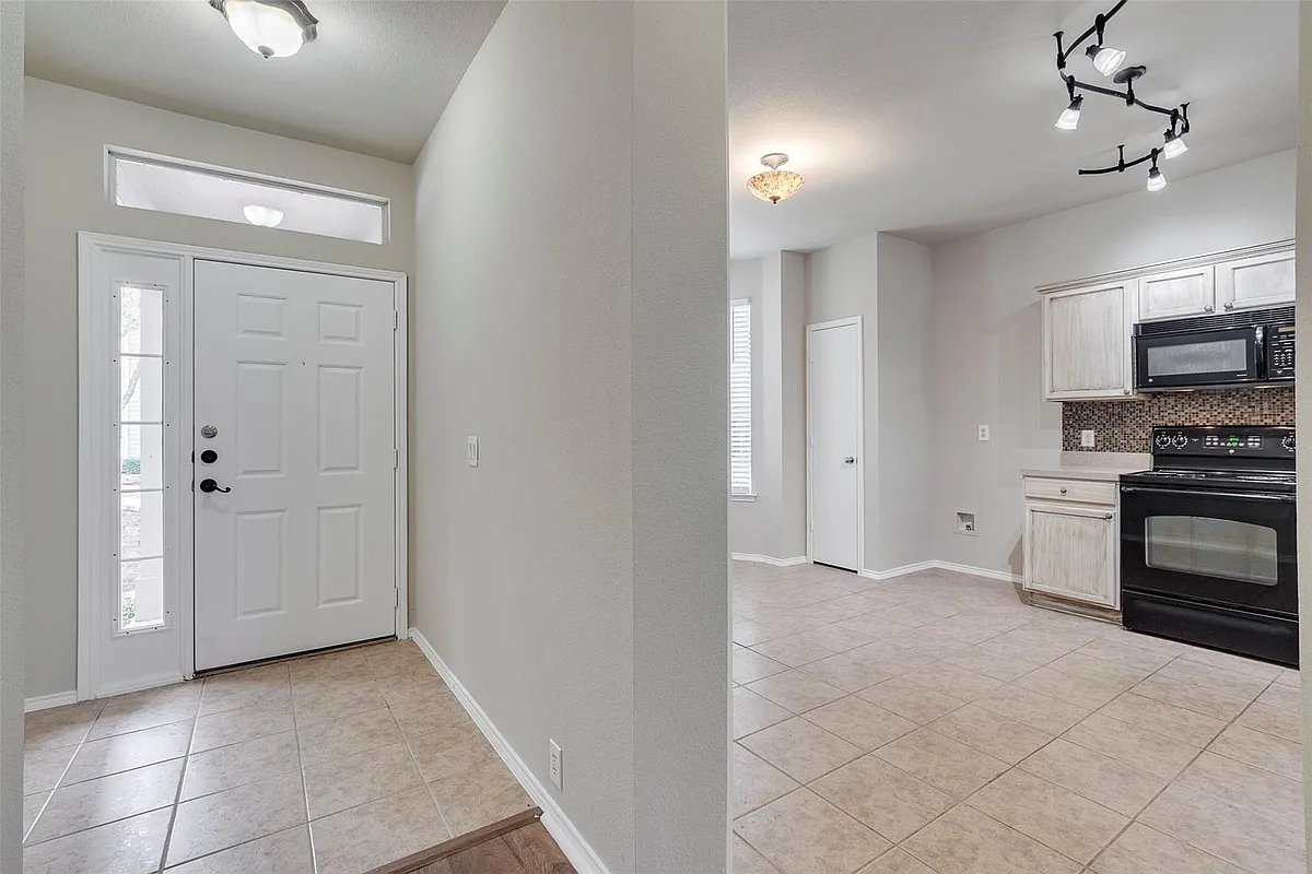 Building Photo - 10652 Astor Dr