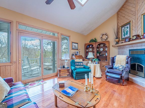 3rd image of 191 Applewood Dr