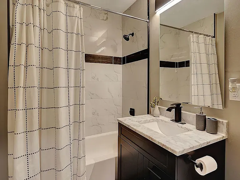 1836 H St #2 — Photo 4