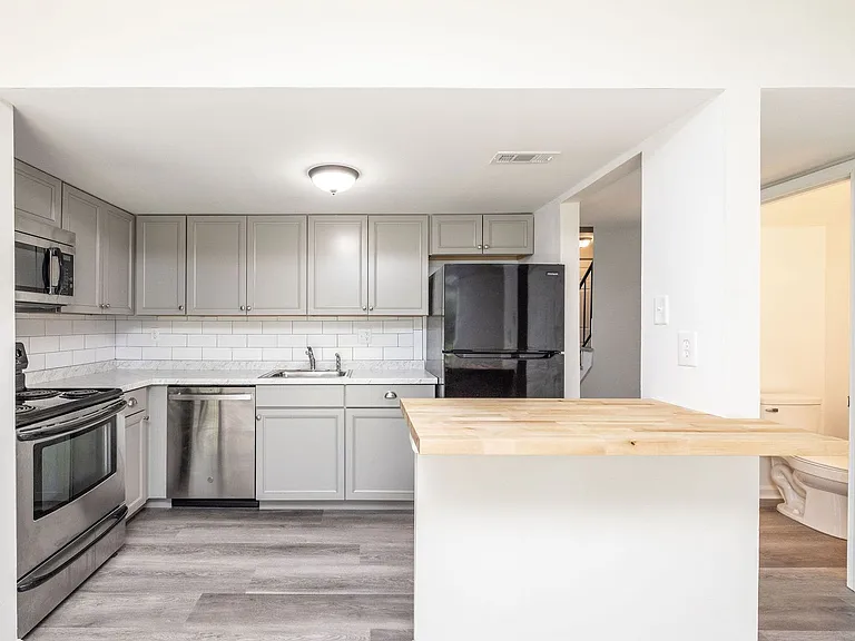 3231 Hunters Mill Dr — Photo 11