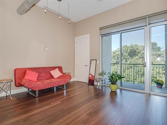 2nd image of 650 Montgomery St #405