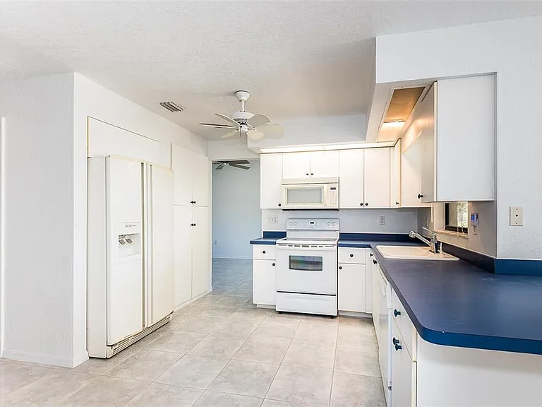 838 Jarvis St — Photo 15