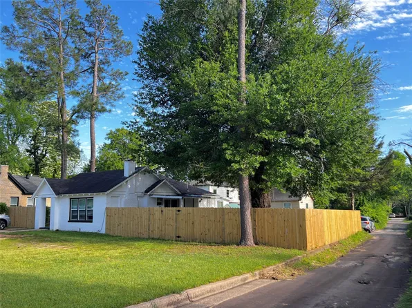 1320 W Oakwood St, Tyler, TX 75702