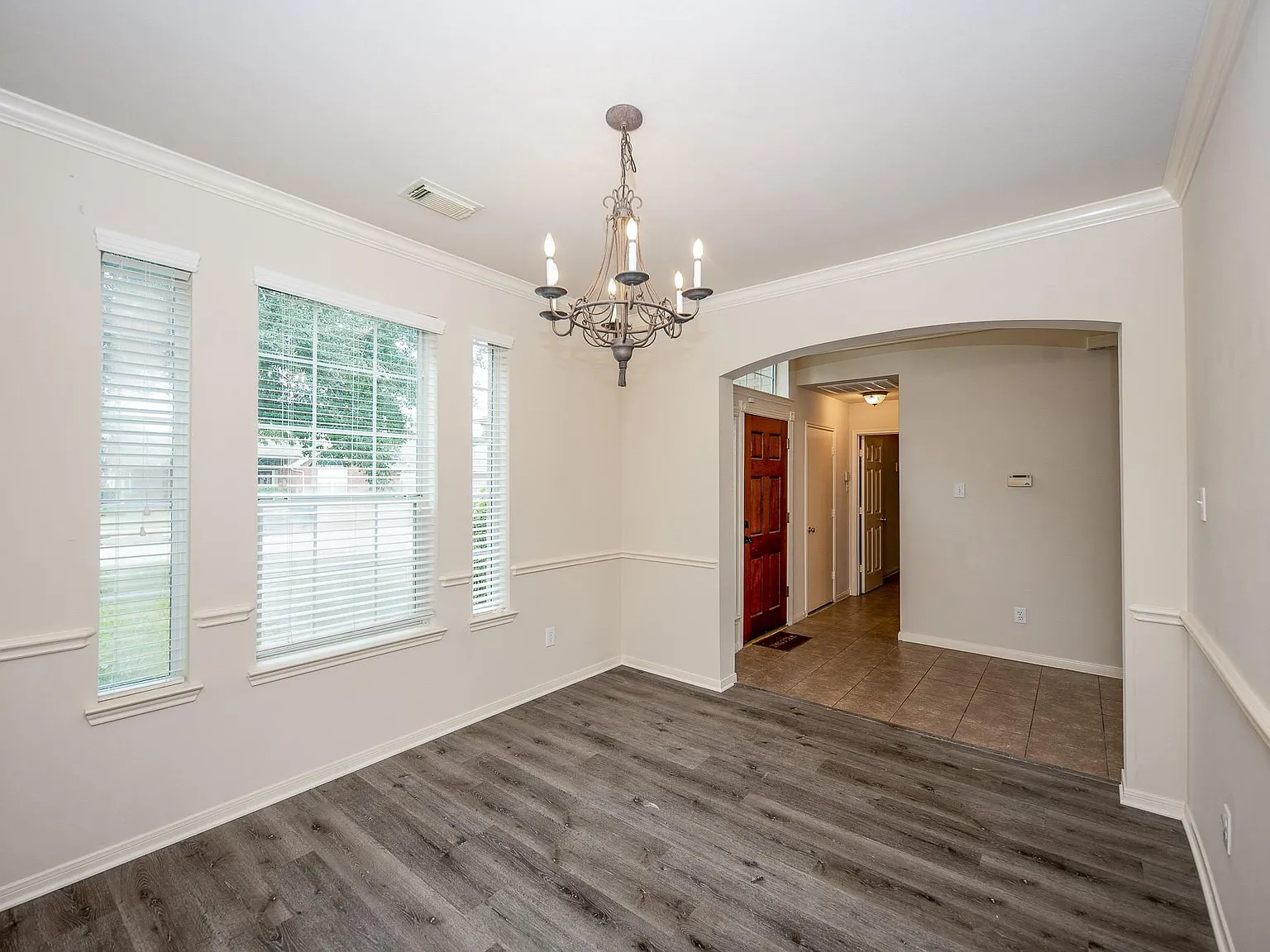 4 bed, 2.5 bath, 2316 sqft, $2,250 — Photo 4