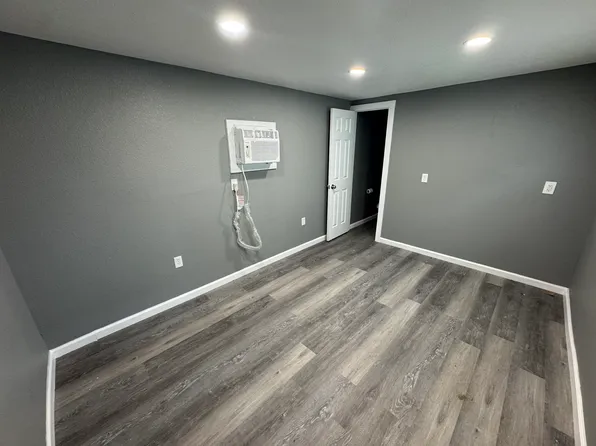 542 E Locust St #4, Lodi, CA 95240