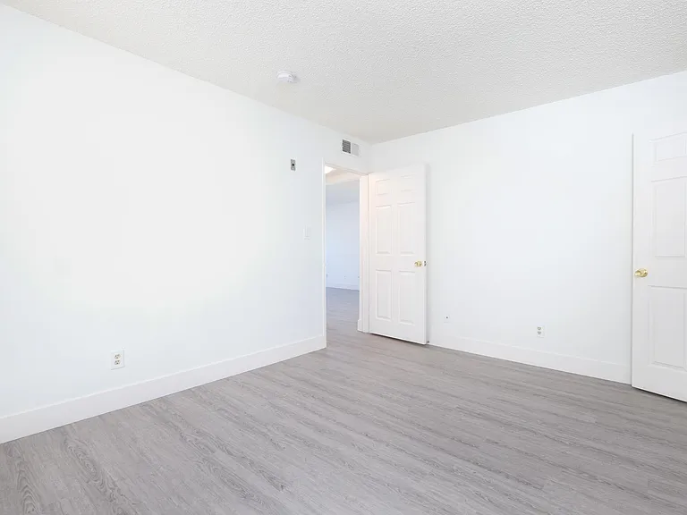 Garden View Apartments — Photo 20