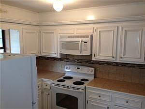 3rd image of 534 Los Altos St