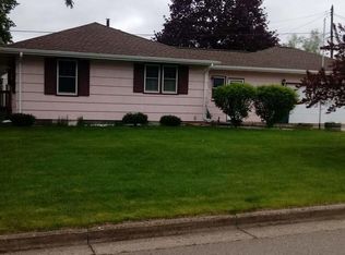 704 Riverside Dr, Battle Creek, MI 49015