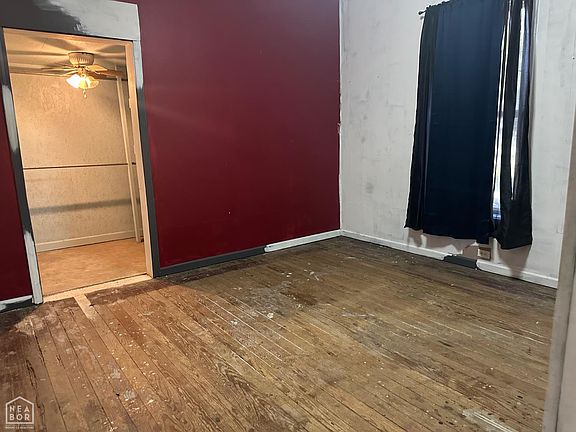 5th image of 217 Oak St