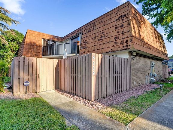 5th image of 8339 S Coral Circle #8339