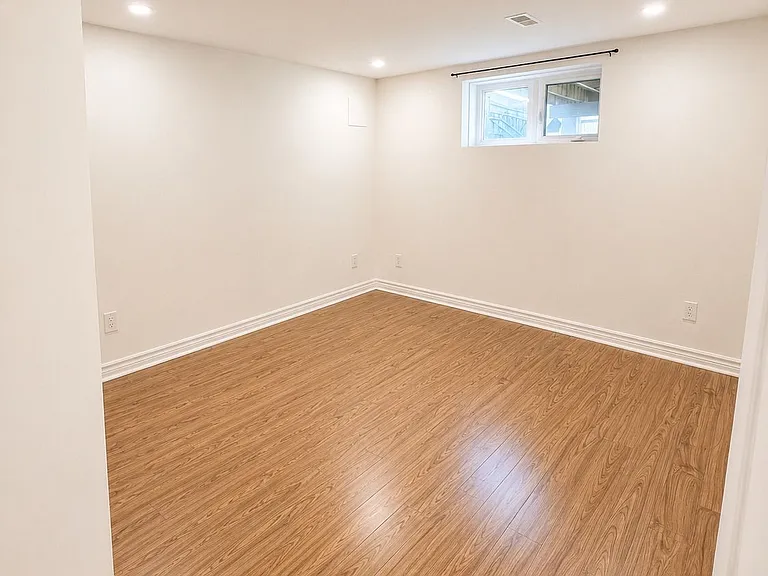 4 Mosely Cres #BASEMENT — Photo 5