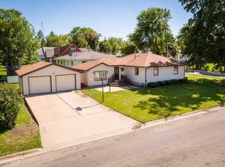 202 6th St, Grundy Center, IA 50638