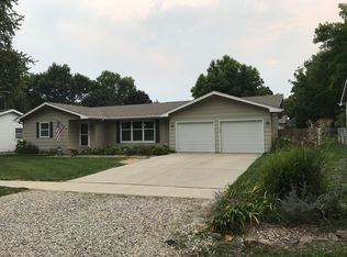 110 N 6th St, Carlisle, IA 50047