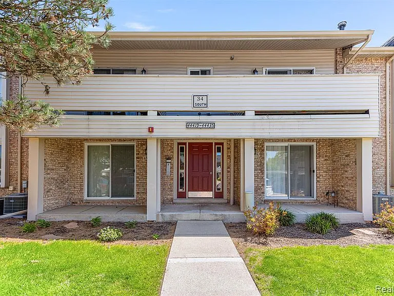 44435 Savery Dr — Photo 1
