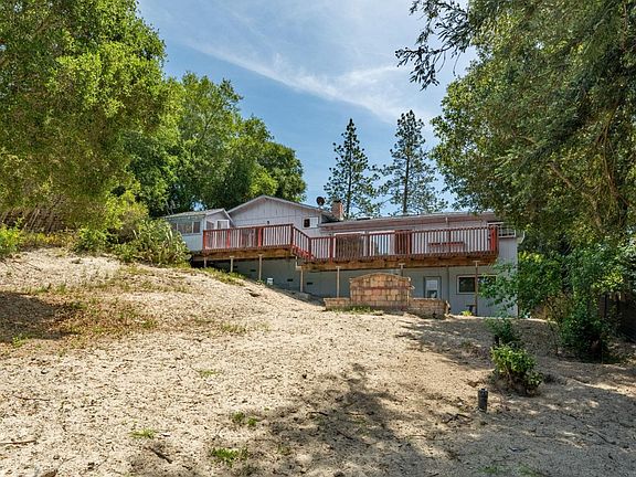 5th image of 155 Stanford Dr