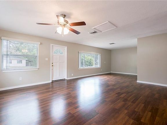 4th image of 1322 Young Ave