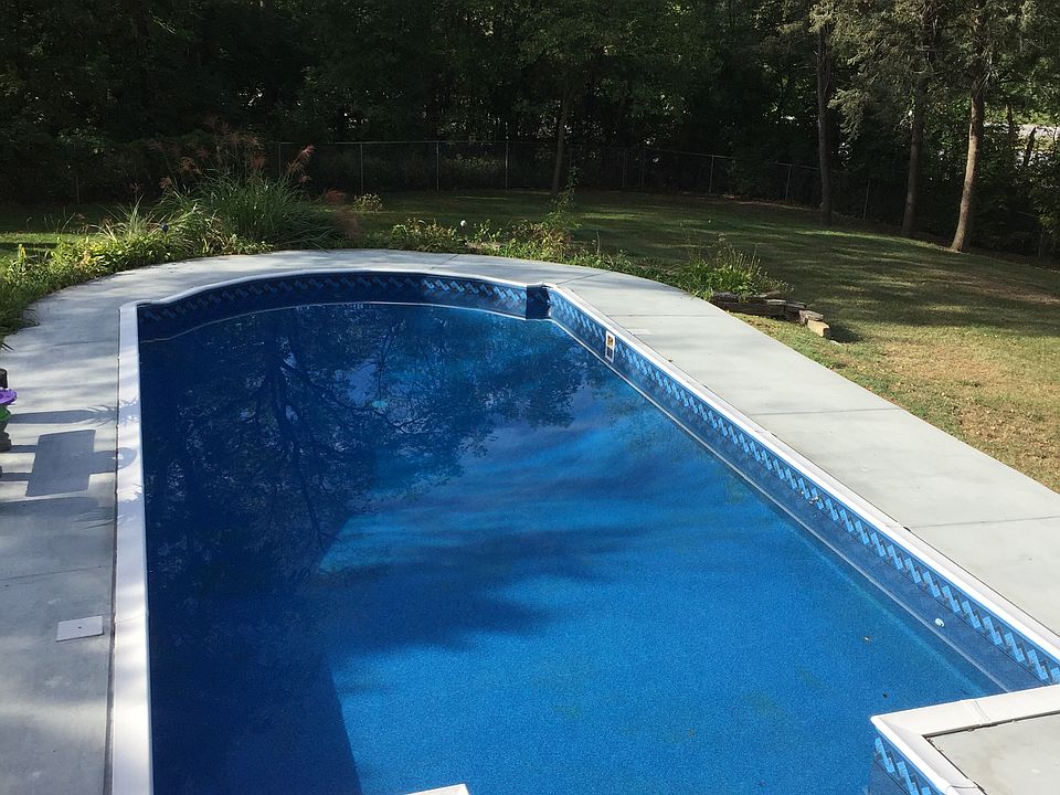 2nd image of 1204 Highland Ct