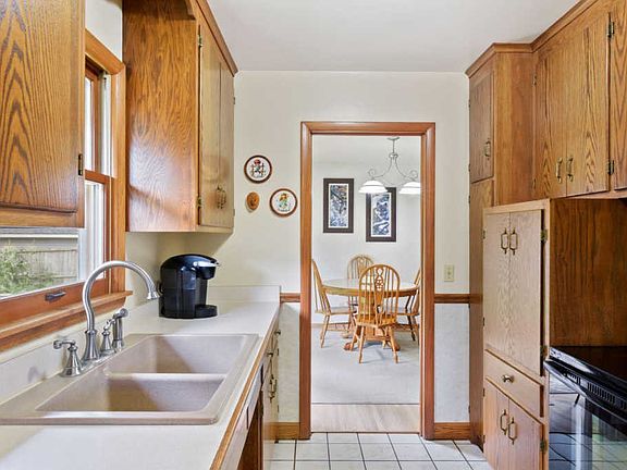 5th image of 6107 Lee Ave N