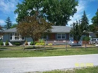 1765 Ambleside Rd photo 1