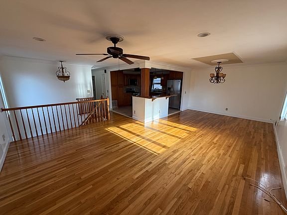 2nd image of 231 Ardmore Ave #2FL