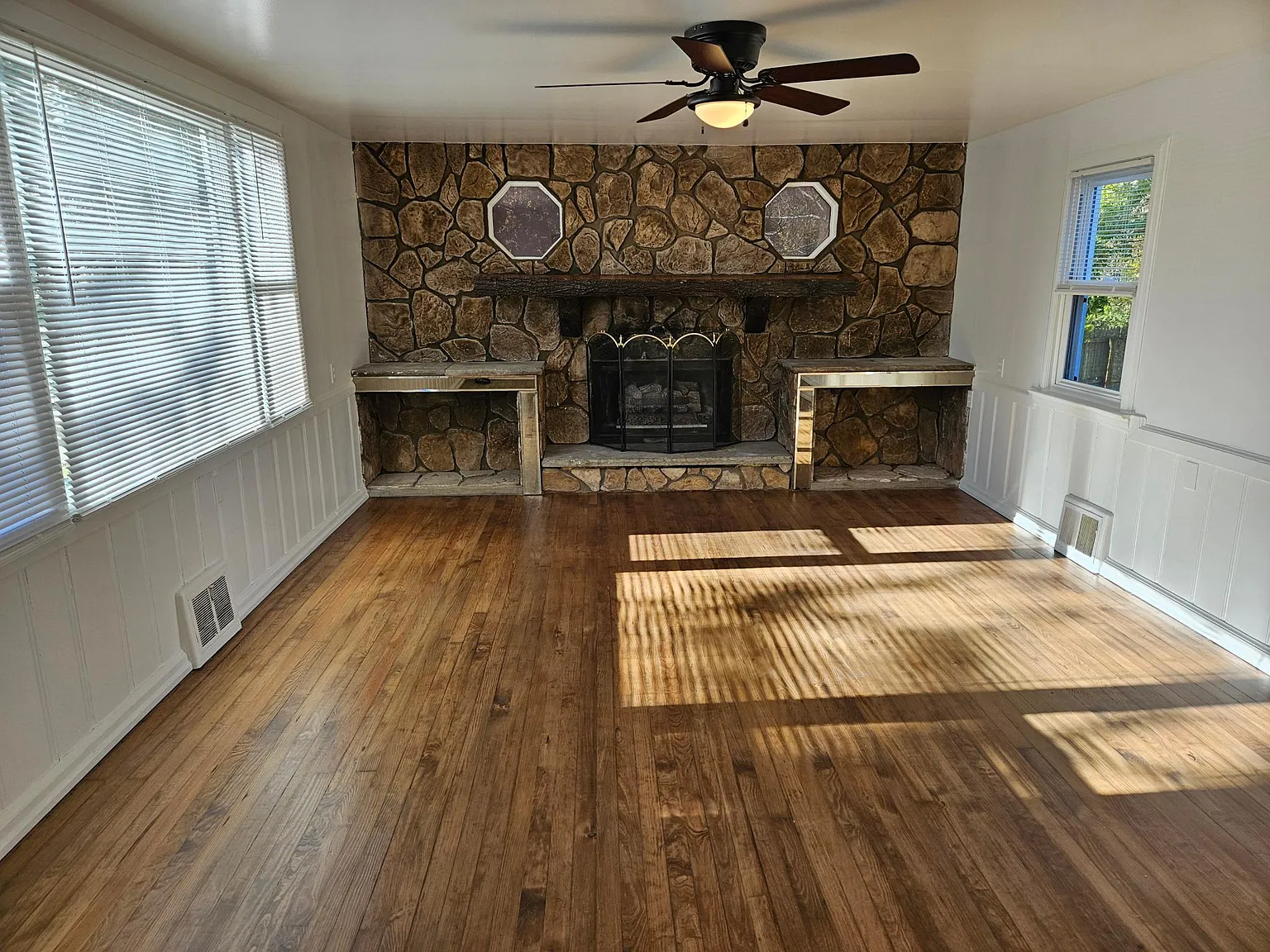 4 bed, 1608 sqft, $3,250 — Photo 2