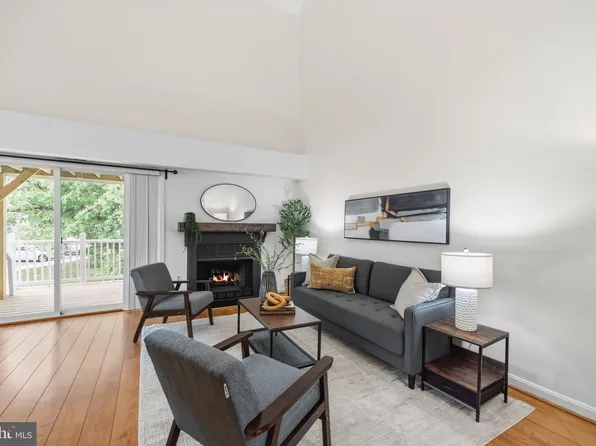 3377 Lakeside View Dr #19-2, Falls Church, VA 22041