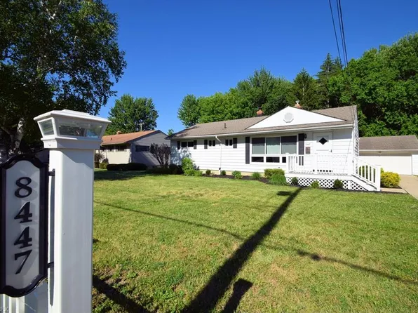 8447 Columbia Rd, Olmsted Falls, OH 44138