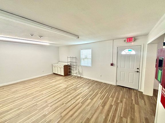 5th image of 400 E Mosely St