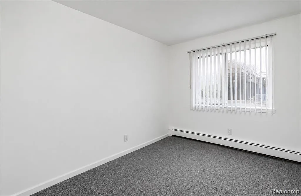 2 bed, 813 sqft, $1,350 — Photo 2