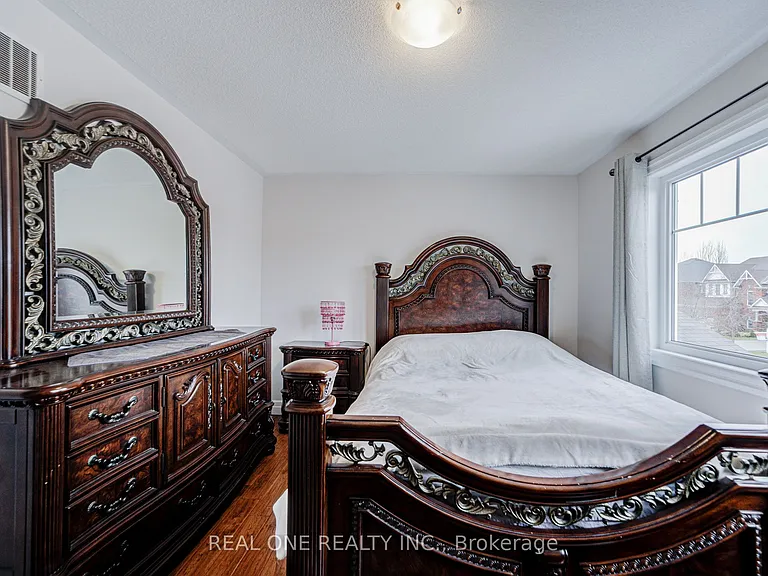 27 Cranston St #UPPER — Photo 24