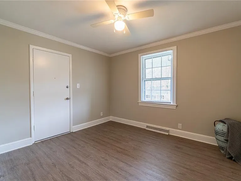 1005 McCormick St — Photo 13