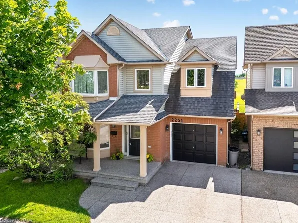 2254 Pathfinder Dr, Burlington, ON L7L 6L6