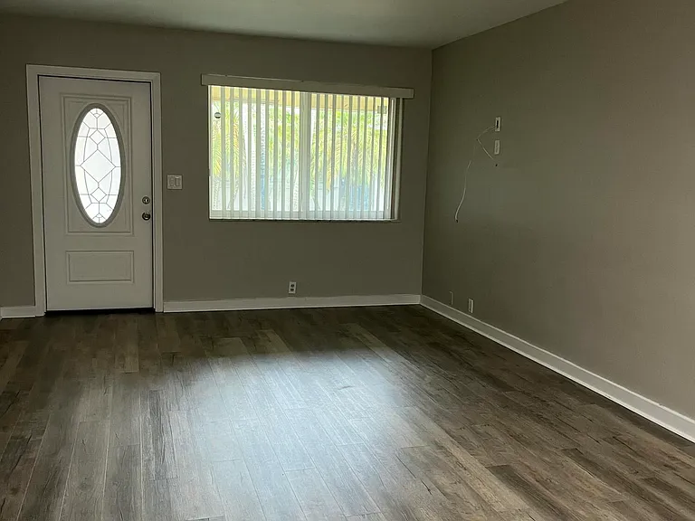 4250 NW 21st Ave — Photo 7